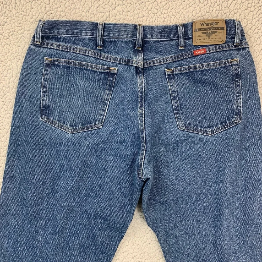Wrangler‎ Jeans Mens 38x30 Blue Medium Wash Straight Leg 100% Cotton Denim